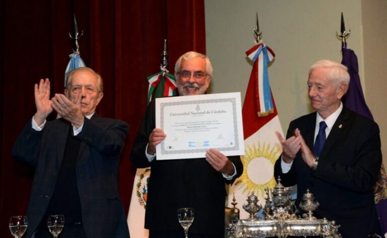 IAUP Vice President for Mexico, Central America and the Caribbean receives honorary doctorate degree from UNC